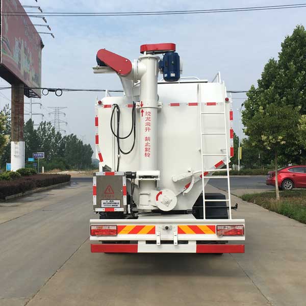 190馬力濰柴飛蝶散裝飼料運(yùn)輸車